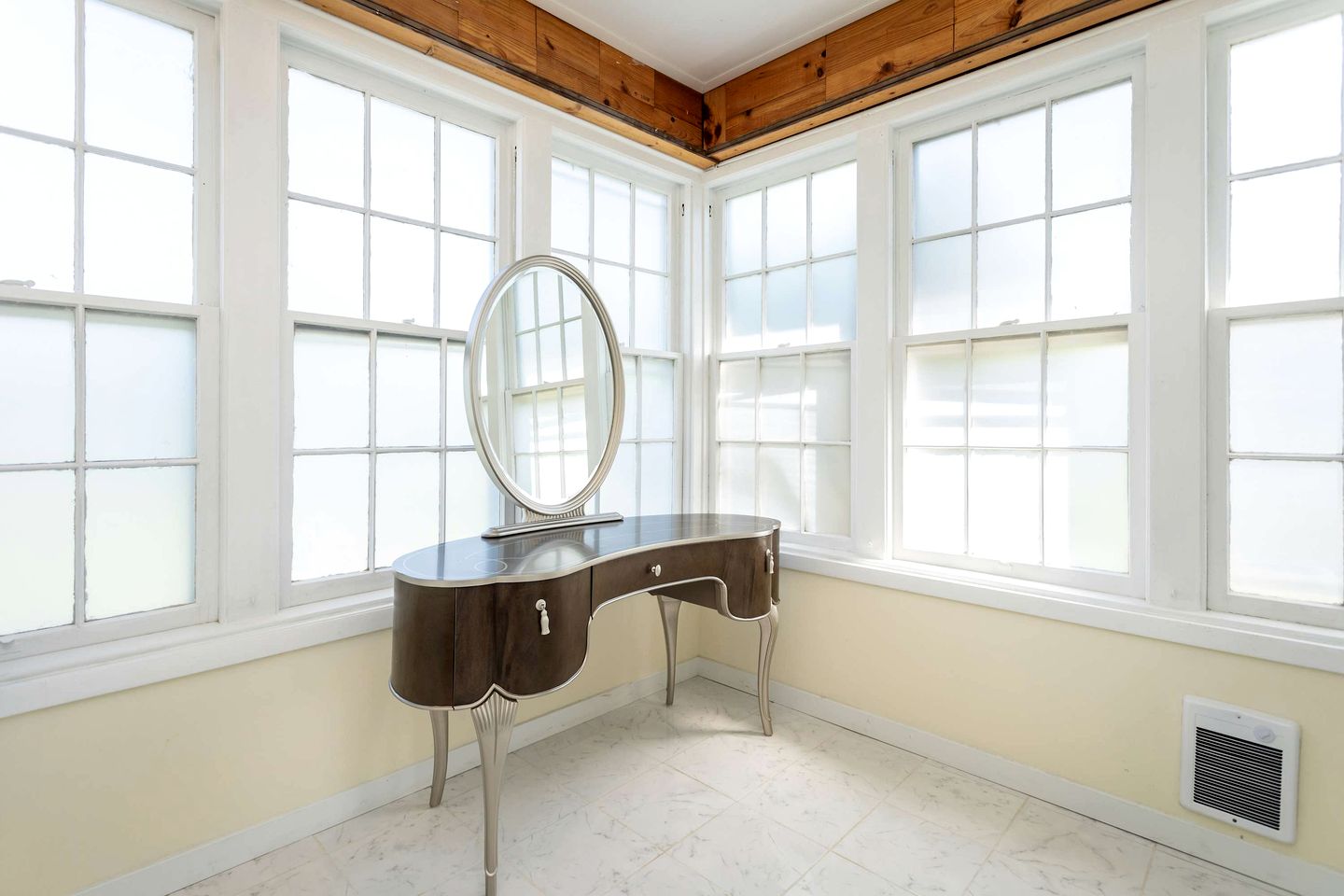 Romantic Historic Inn Suite with Mountain Views in Luray, Virginia