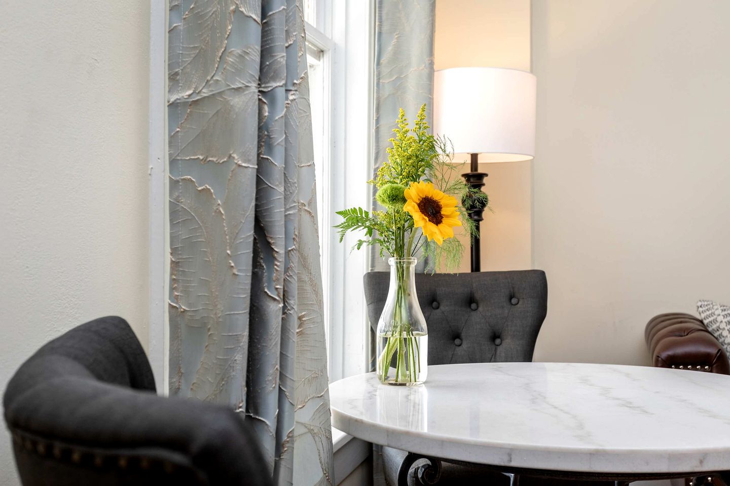 Romantic Historic Inn Suite with Mountain Views in Luray, Virginia