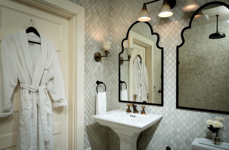 Breathtaking Vacation Rental with a Private Jacuzzi near Winchester, Virginia | Nature Lodges (Front Royal, Virginia, United States of America)