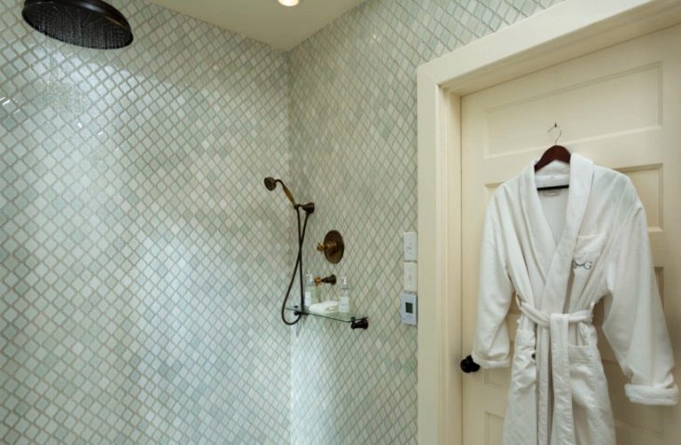 Breathtaking Vacation Rental with a Private Jacuzzi near Winchester, Virginia | Nature Lodges (Front Royal, Virginia, United States of America)