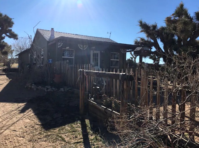 Cabins (Yucca Valley, California, United States)