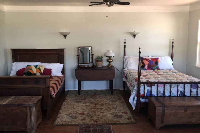 Cabins (Yucca Valley, California, United States)