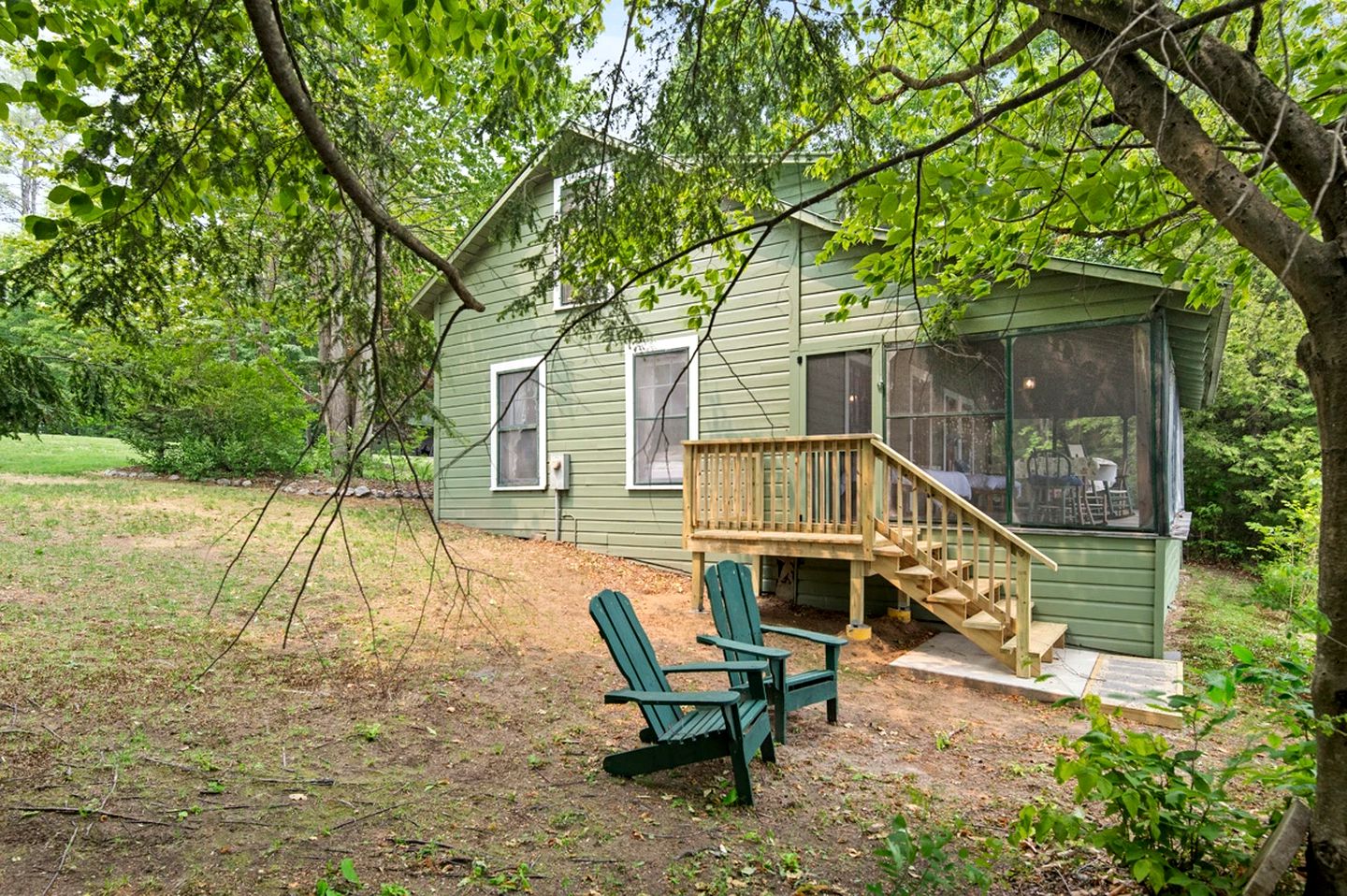 Cozy Cabin for Eight People with Lake Views near Plattsburgh