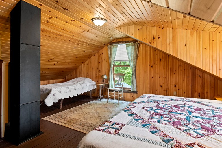 Cozy Cabin for Eight People with Lake Views near Plattsburgh | Cabins (Severance, New York, United States of America)