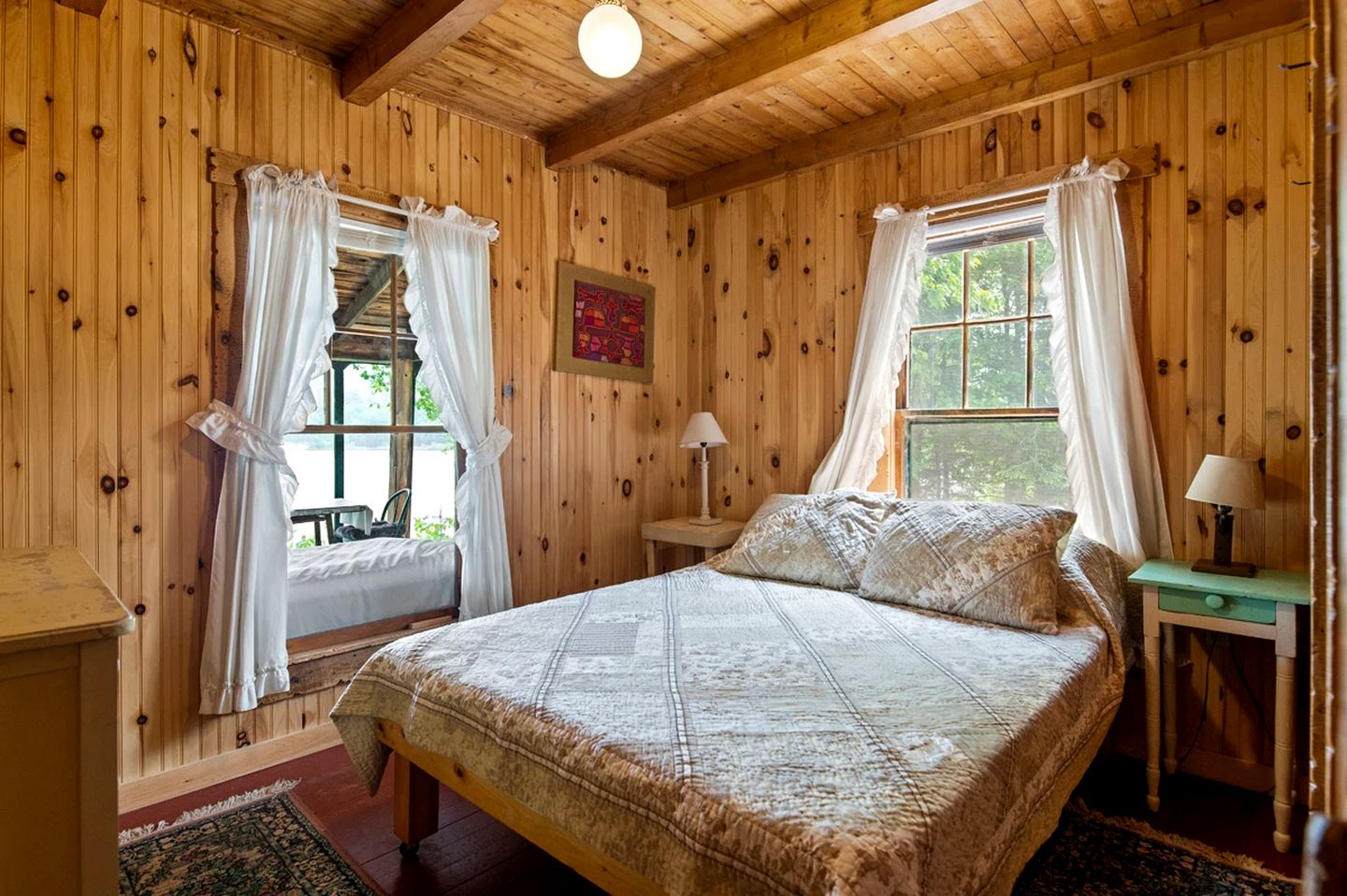 Cozy Cabin for Eight People with Lake Views near Plattsburgh