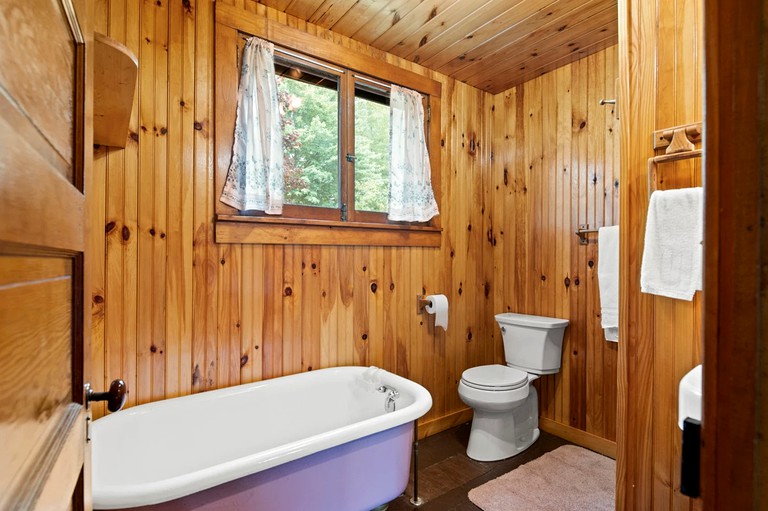 Cozy Cabin for Eight People with Lake Views near Plattsburgh | Cabins (Severance, New York, United States of America)