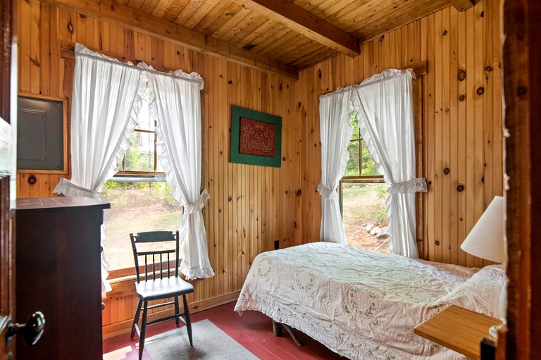 Cozy Cabin for Eight People with Lake Views near Plattsburgh | Cabins (Severance, New York, United States of America)