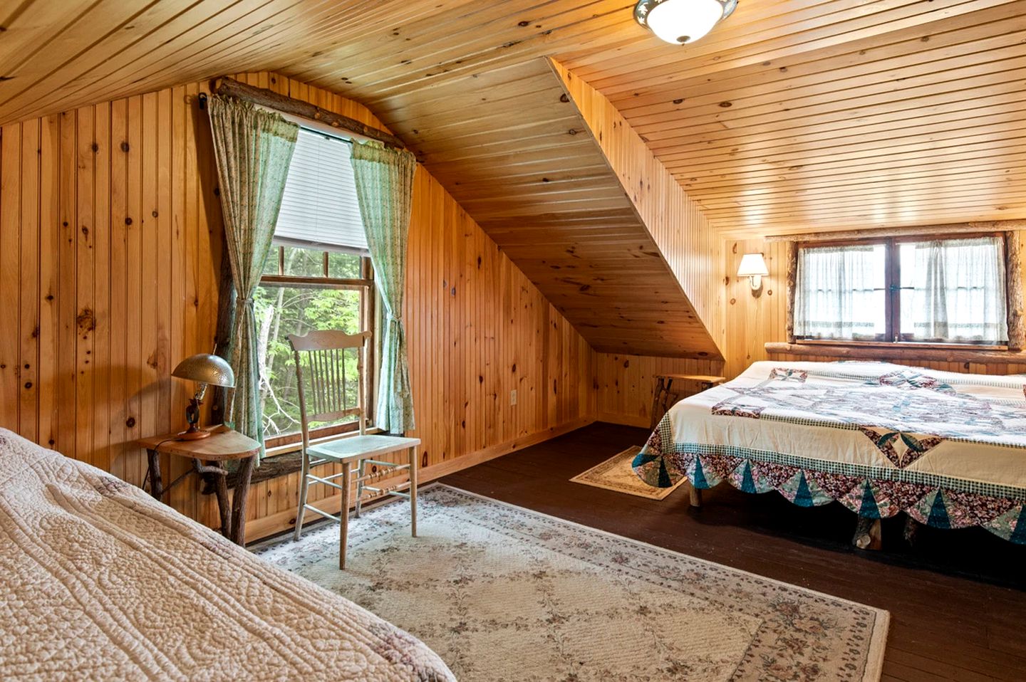 Cozy Cabin for Eight People with Lake Views near Plattsburgh