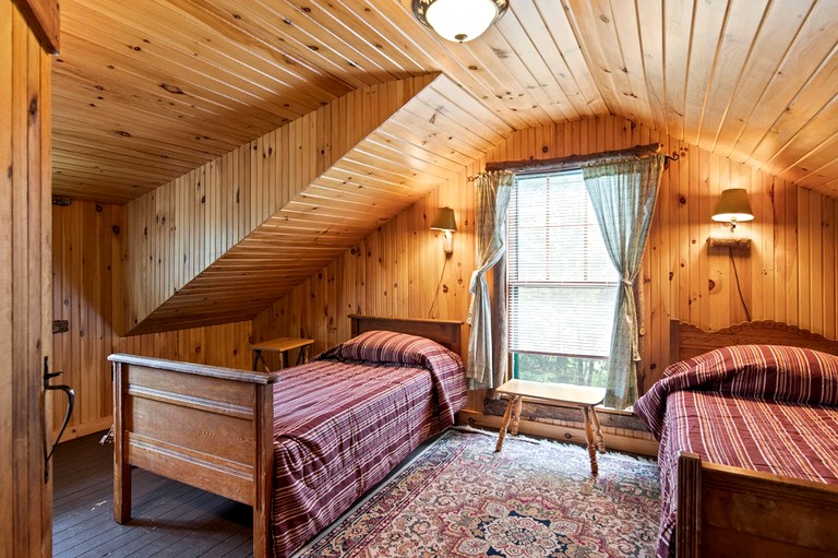 Cozy Cabin for Eight People with Lake Views near Plattsburgh | Cabins (Severance, New York, United States of America)