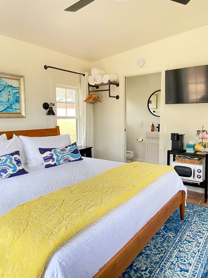 Efficiency-Style Cabin with Spa Lovely for a Couples Escape in Hunt, Texas