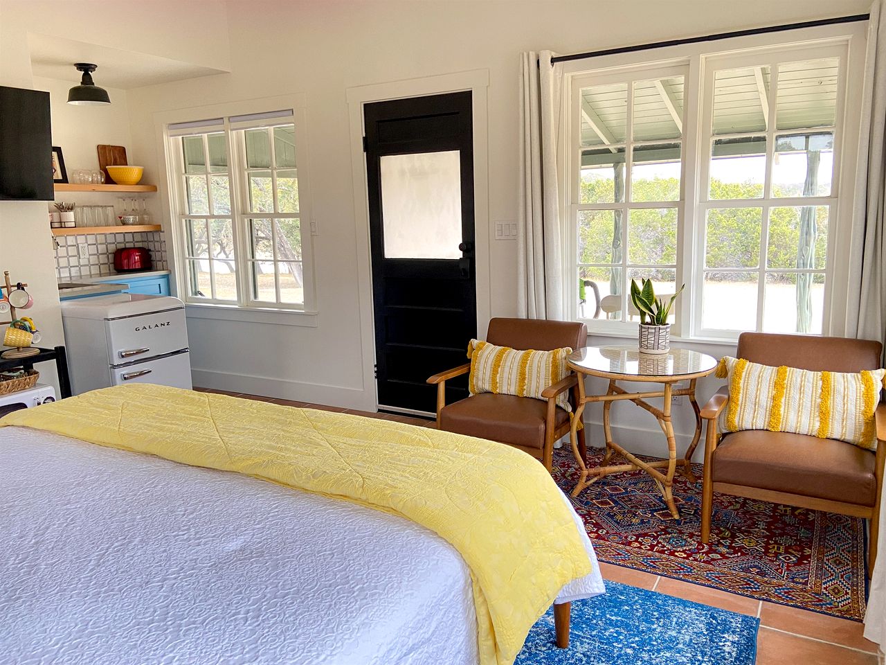 Efficiency-Style Cabin with Spa Lovely for a Couples Escape in Hunt, Texas