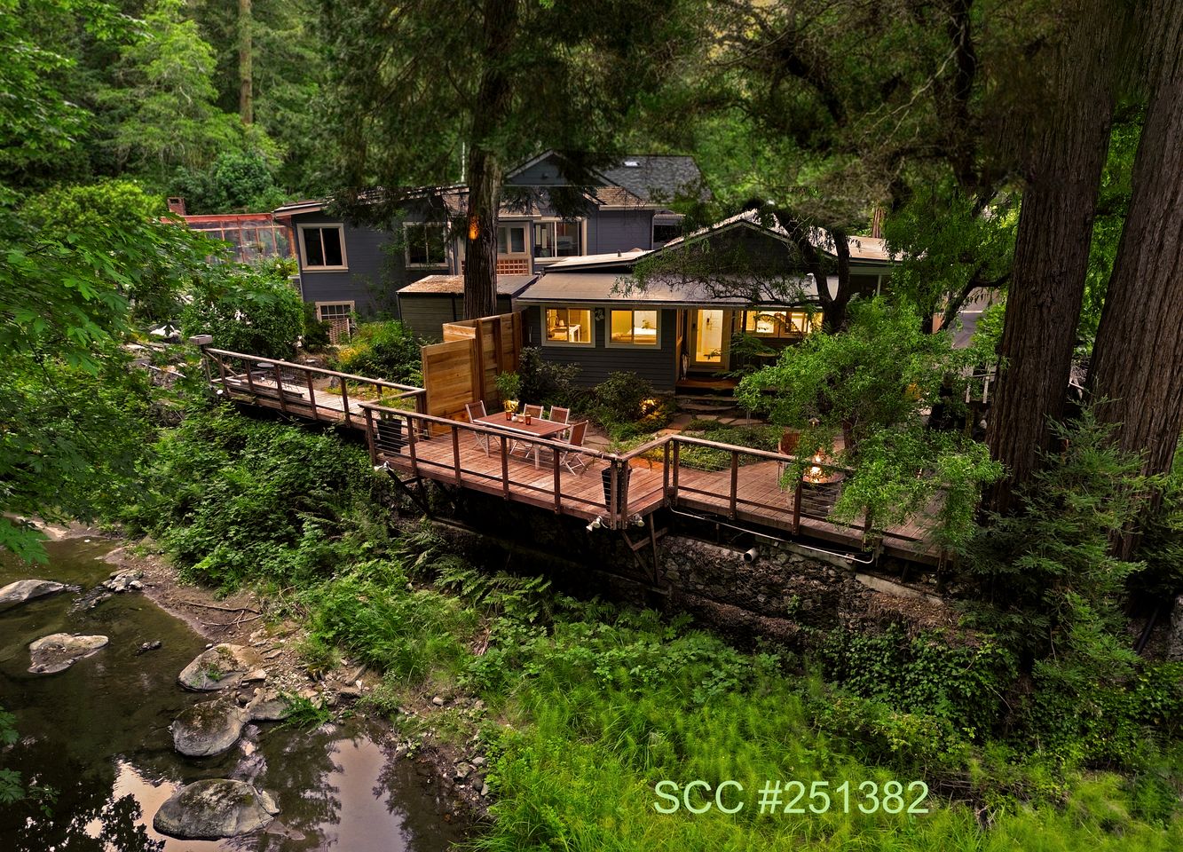 Stunning Riveside Cottage in the Santa Cruz Mountains for a Peaceful Escape in Nature in Boulder Creek, California