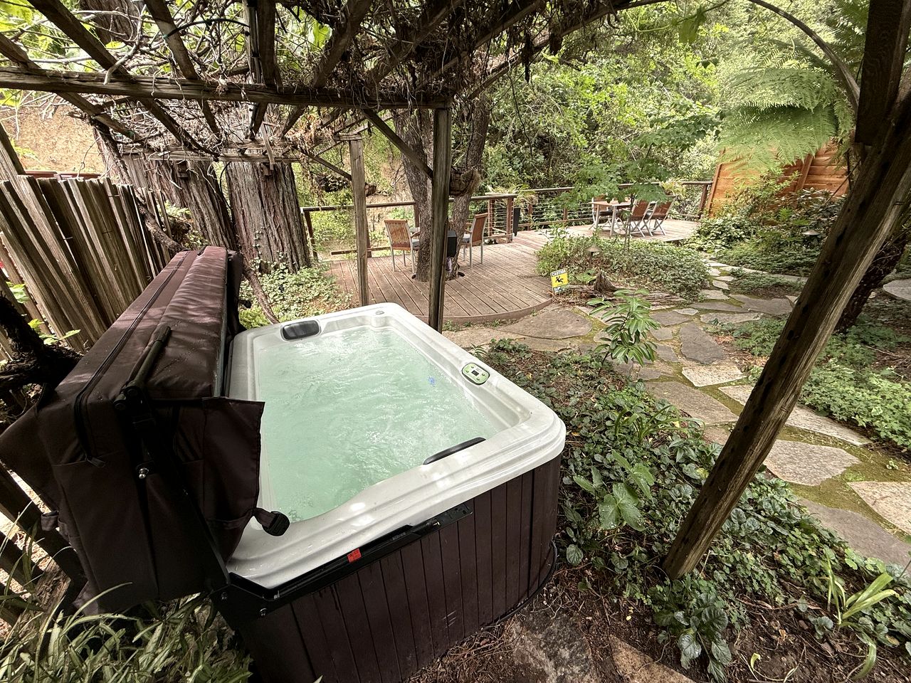 Stunning Riveside Cottage in the Santa Cruz Mountains for a Peaceful Escape in Nature in Boulder Creek, California