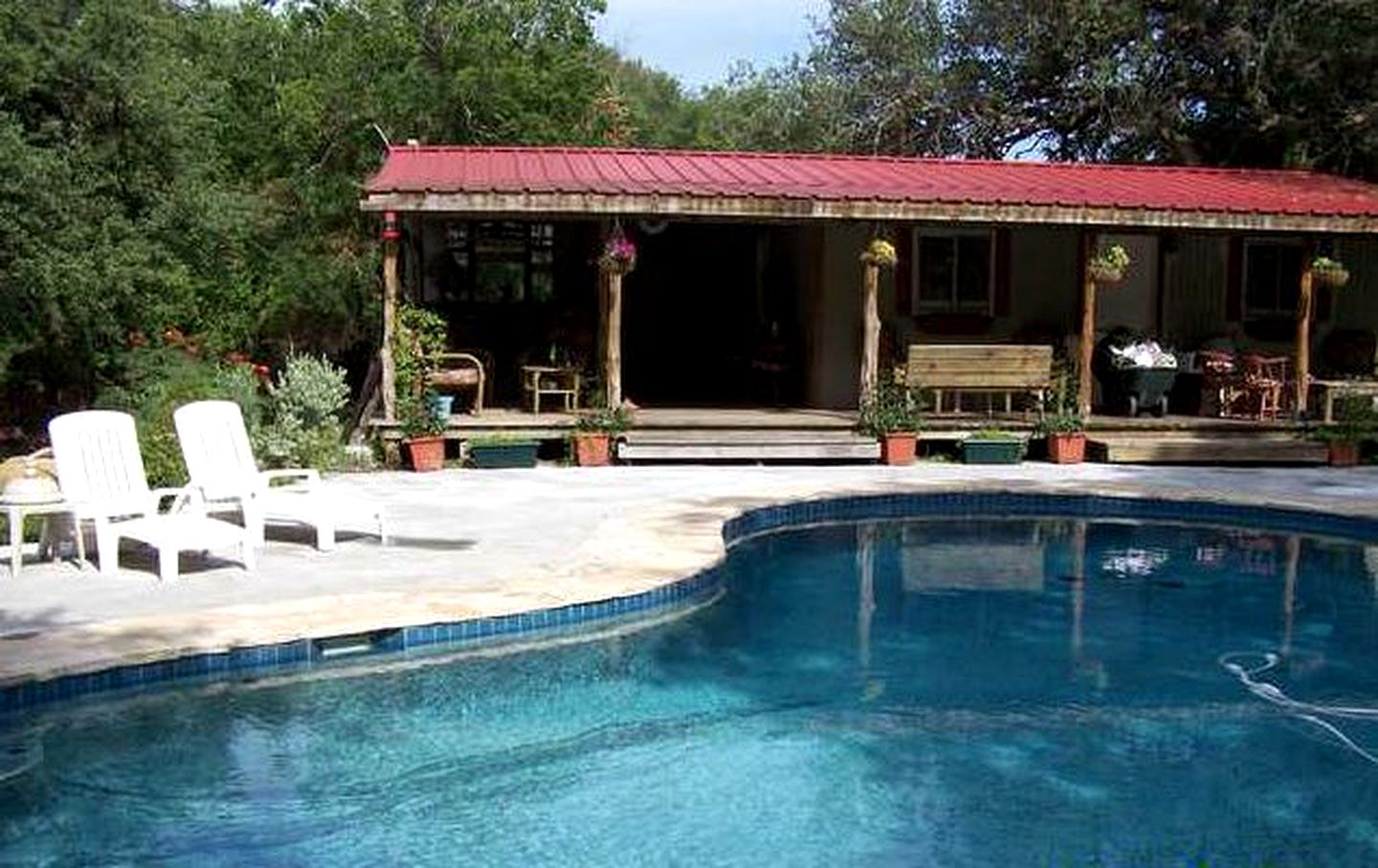 Spacious Cabin with Hot Tub | Utopia, Texas