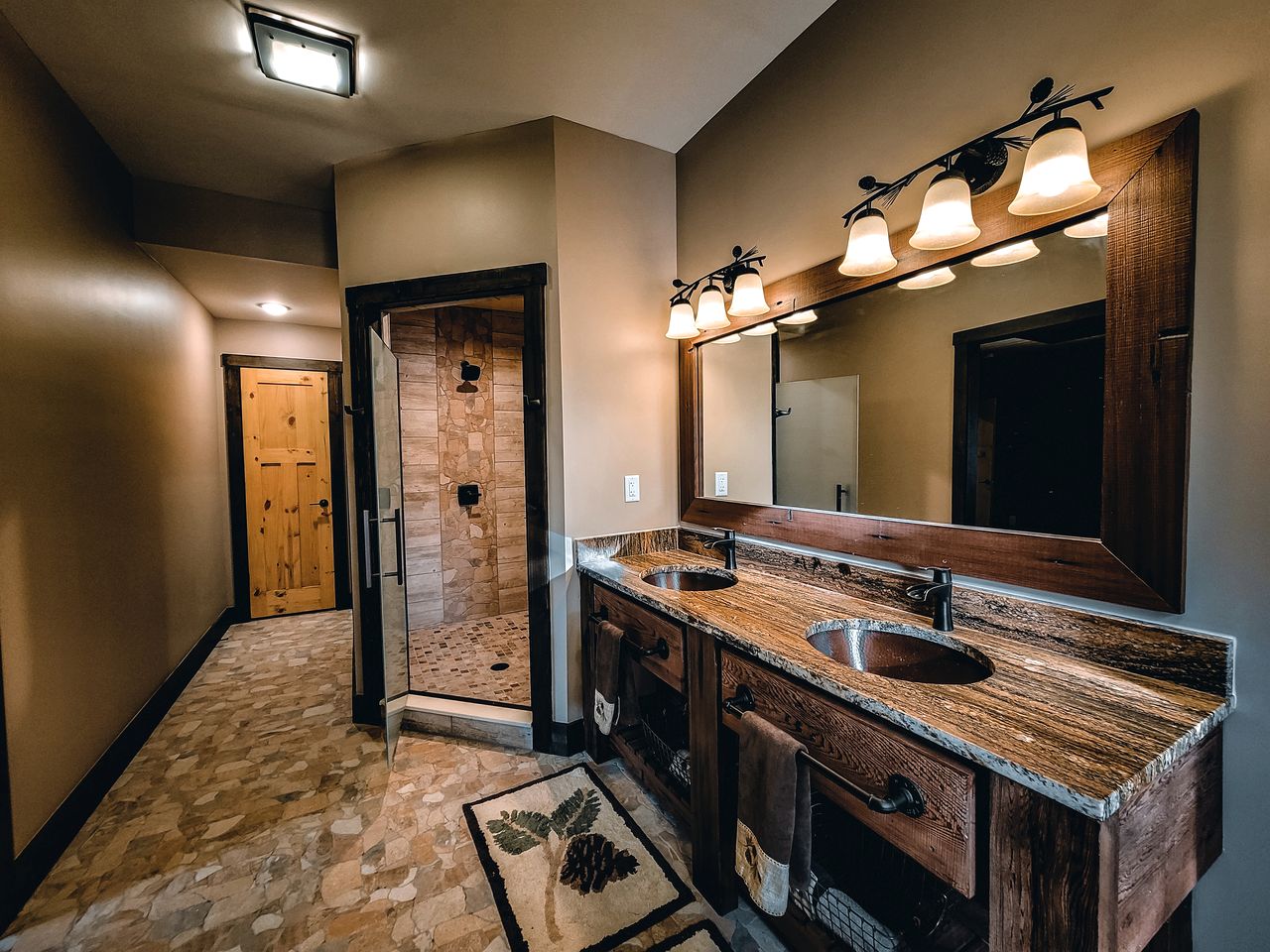 Mountain Cabin with Hot-Tub and Breathtaking Views in Colorado