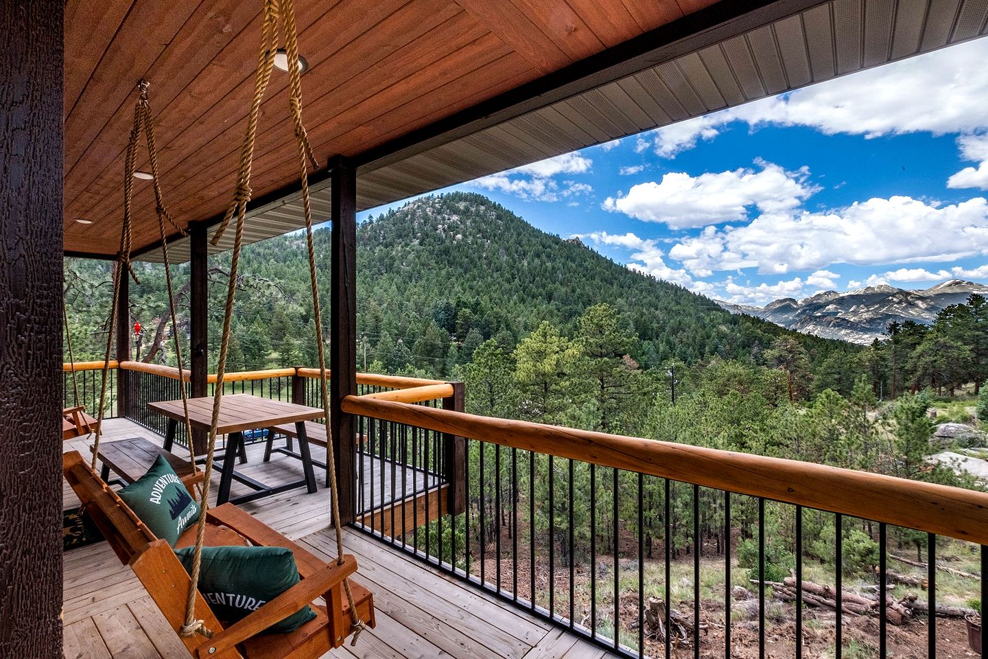 Mountain Cabin with Hot-Tub and Breathtaking Views in Colorado