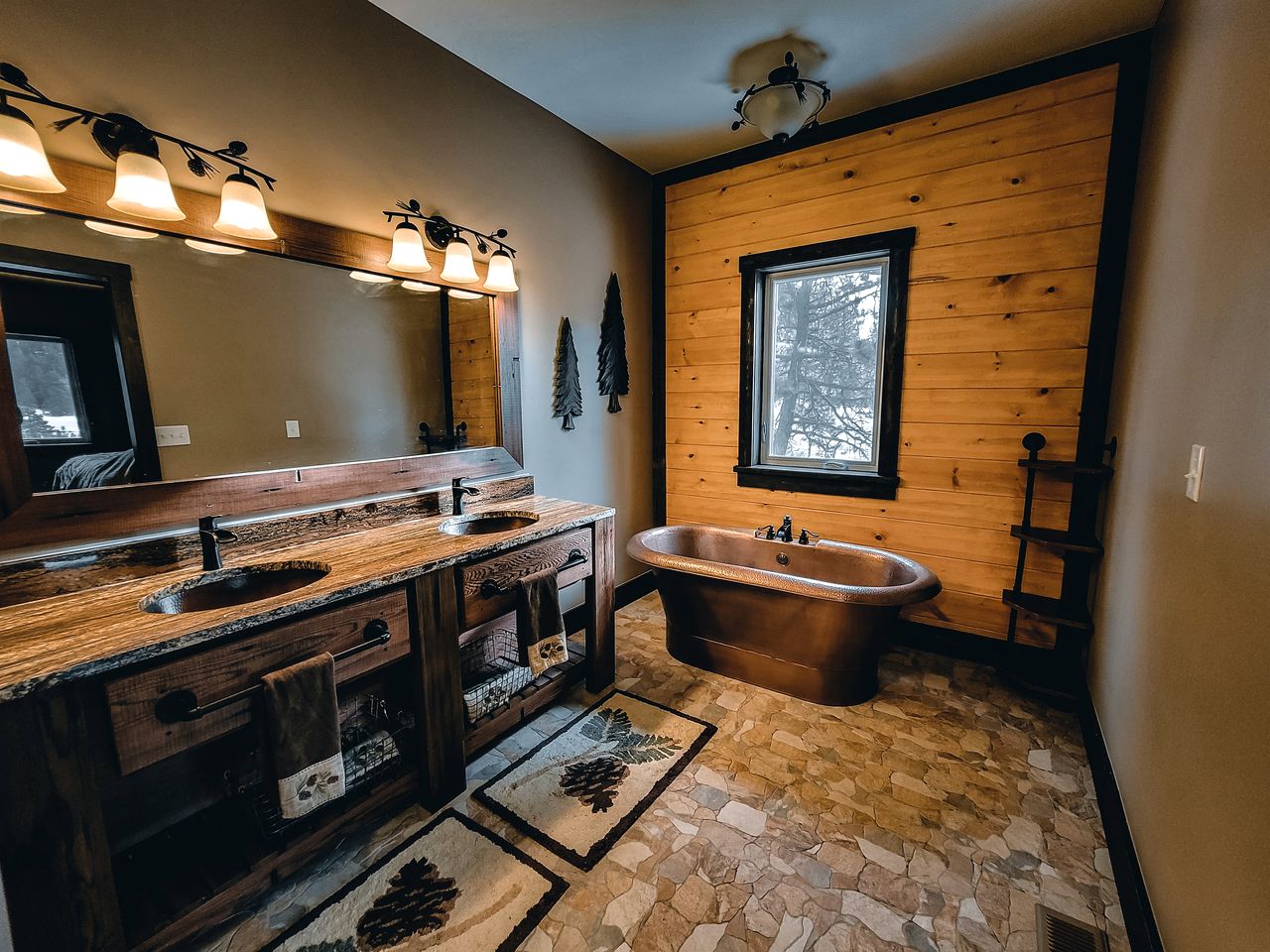 Mountain Cabin with Hot-Tub and Breathtaking Views in Colorado