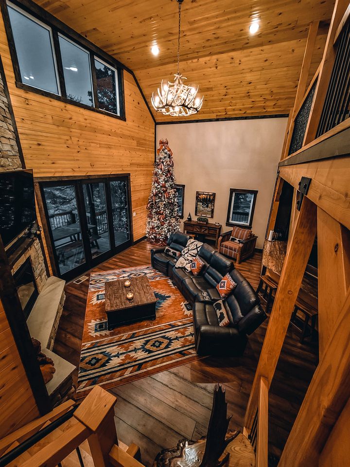 Mountain Cabin with Hot-Tub and Breathtaking Views in Colorado