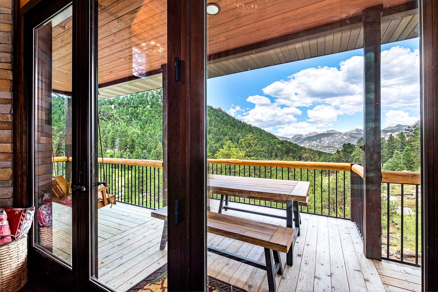 Mountain Cabin with Hot-Tub and Breathtaking Views in Colorado