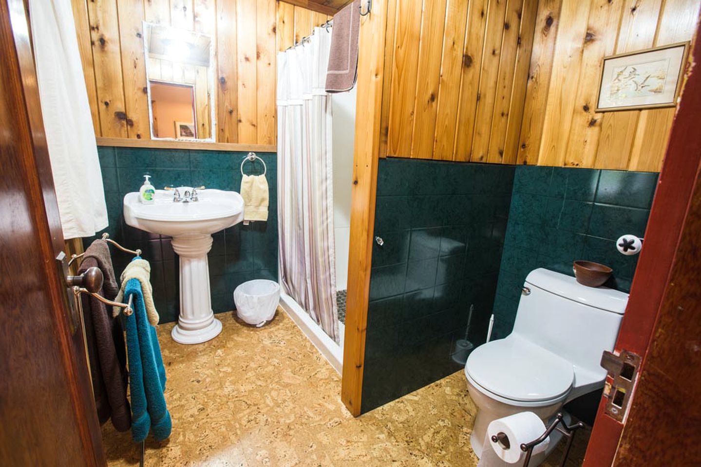 Cozy Room Rentals at Cedar Lodge for Guided Fishing Trip in Vancouver, British Columbia