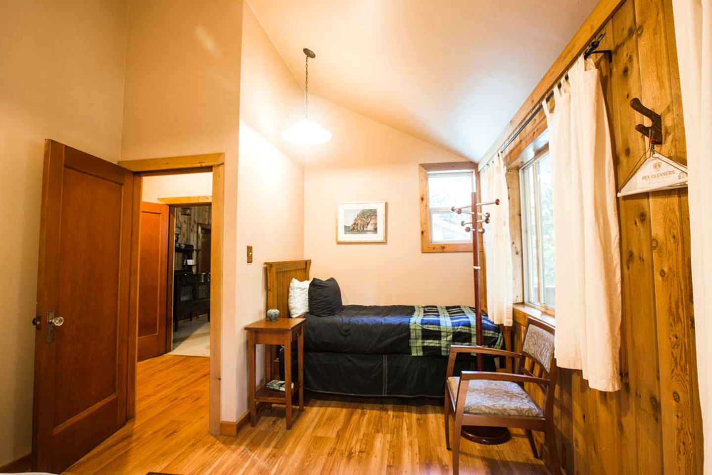 Cozy Room Rentals at Cedar Lodge for Guided Fishing Trip in Vancouver, British Columbia