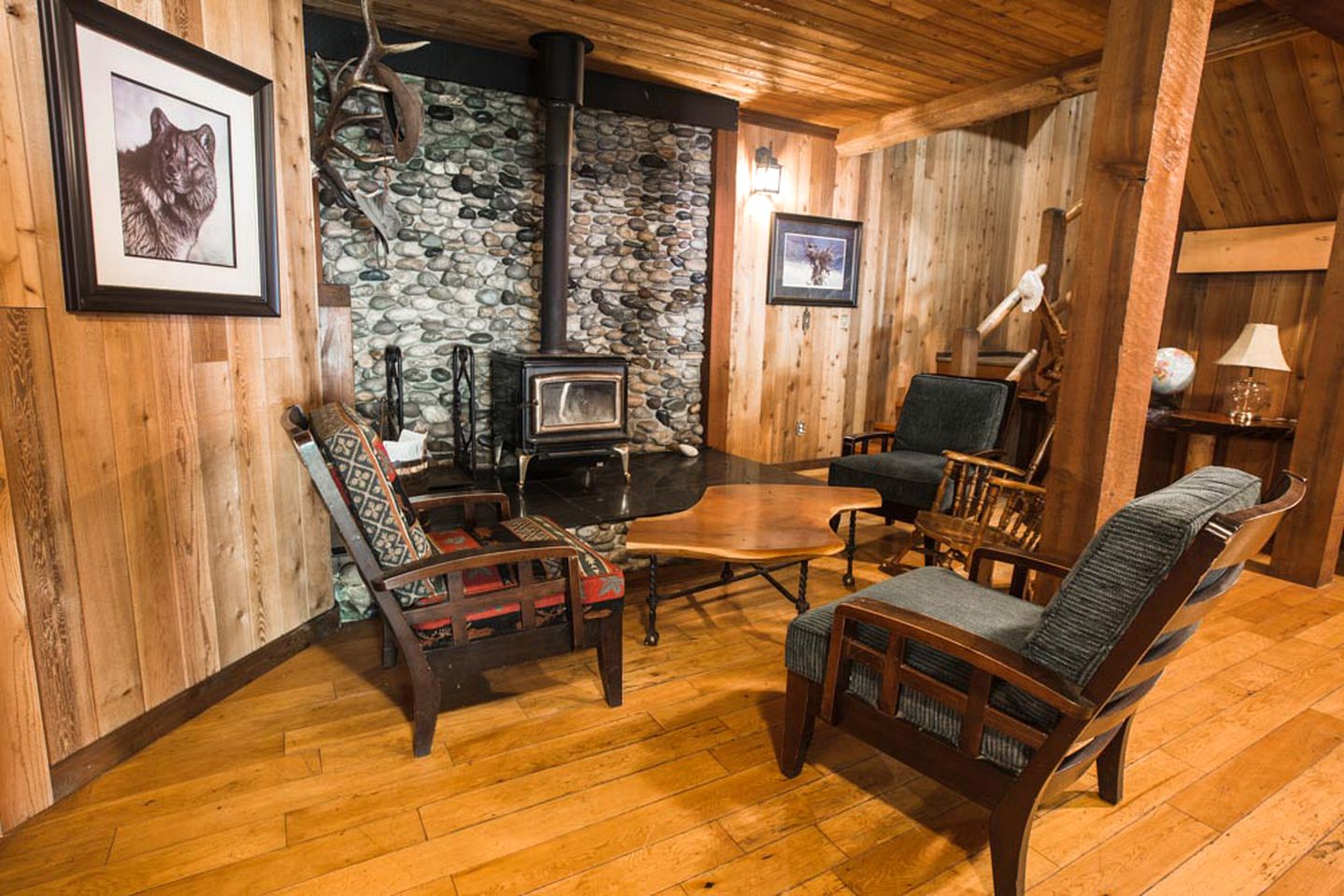 Cozy Room Rentals at Cedar Lodge for Guided Fishing Trip in Vancouver, British Columbia