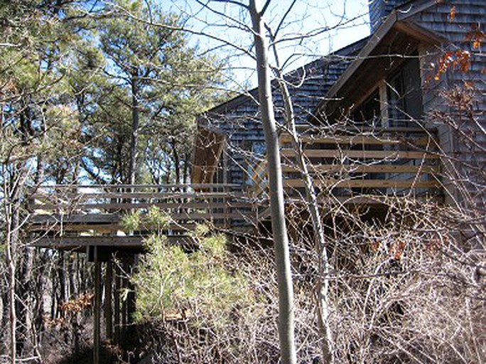 Cabins (Truro, Massachusetts, United States)