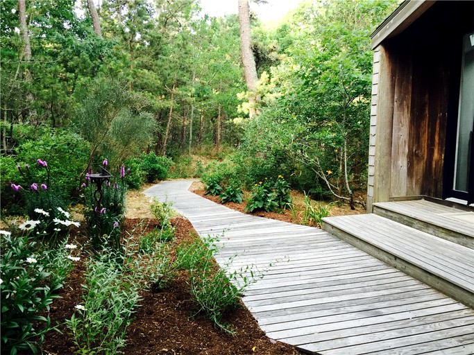 Cabins (Truro, Massachusetts, United States)