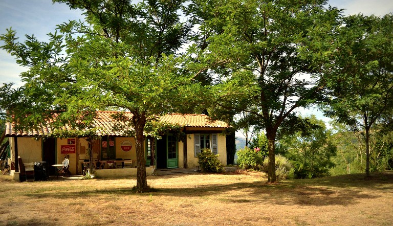 Cottages (Ajoux, Auvergne-Rhône-Alpes, France)