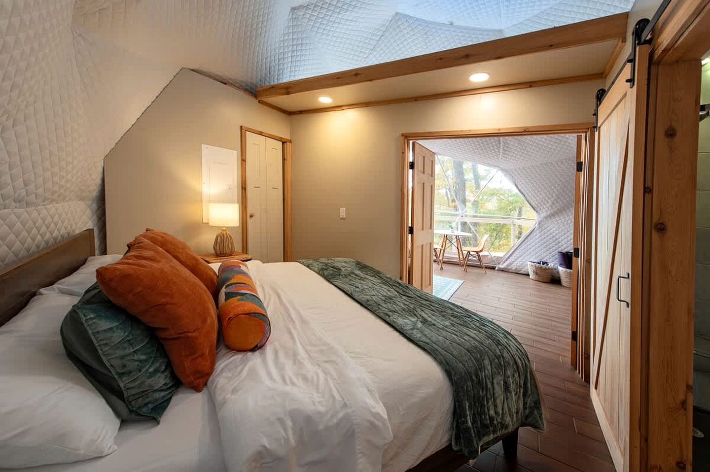 Elegant Family-Friendly Dome with Outdoor Shower, Jacuzzi and Views in Tennessee