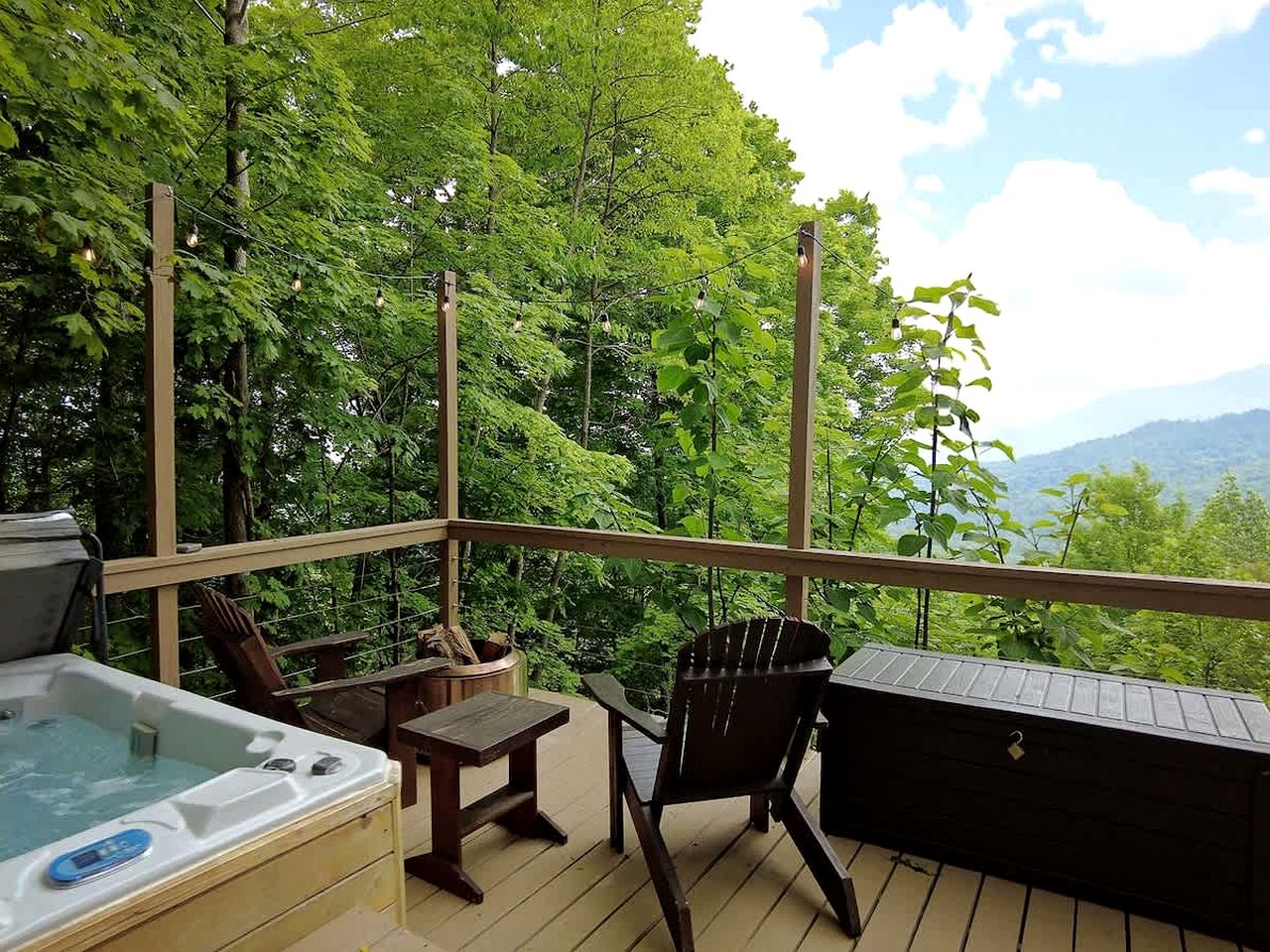 Elegant Family-Friendly Dome with Outdoor Shower, Jacuzzi and Views in Tennessee