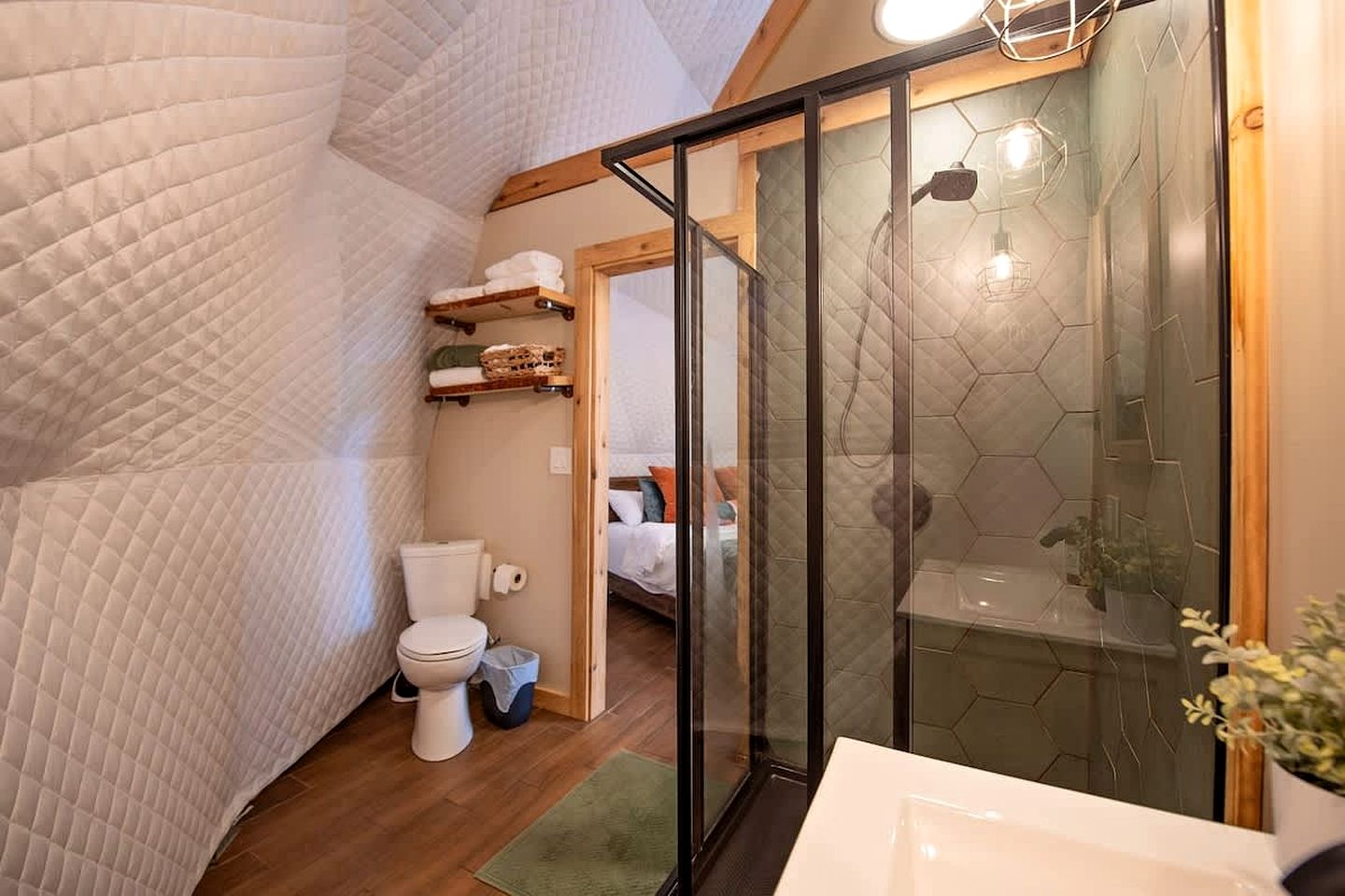 Elegant Family-Friendly Dome with Outdoor Shower, Jacuzzi and Views in Tennessee