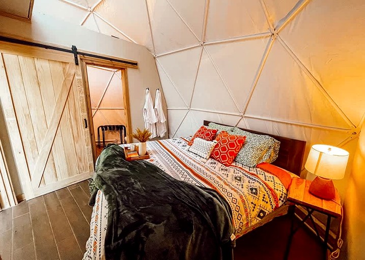 Domes (United States of America, Altamont, Tennessee)