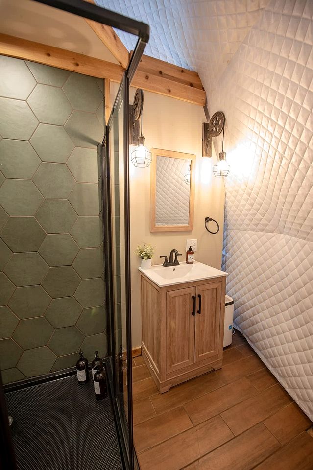 Elegant Family-Friendly Dome with Outdoor Shower, Jacuzzi and Views in Tennessee