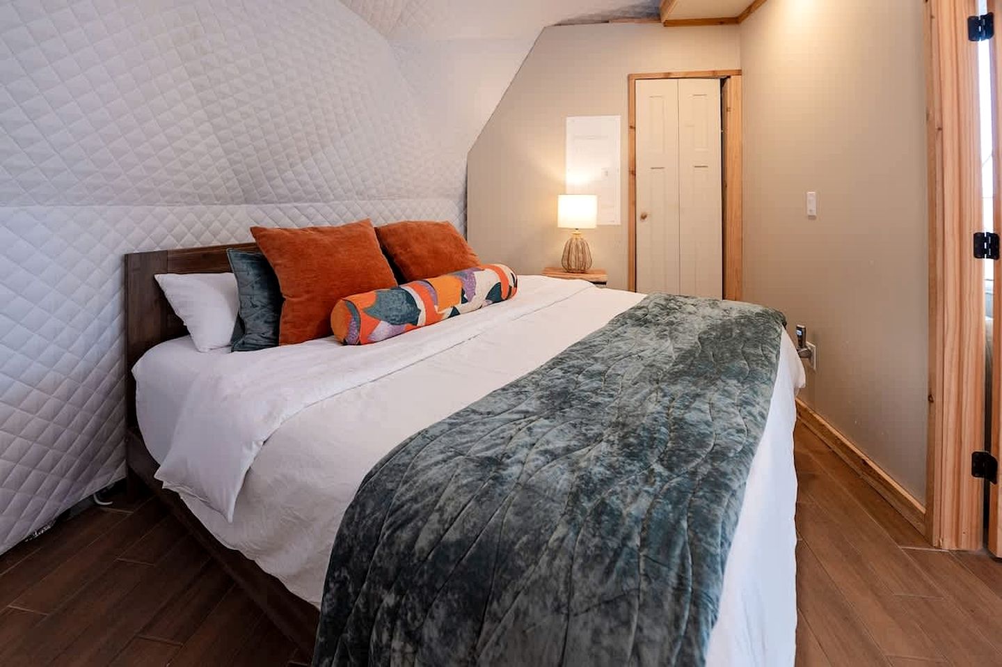 Elegant Family-Friendly Dome with Outdoor Shower, Jacuzzi and Views in Tennessee