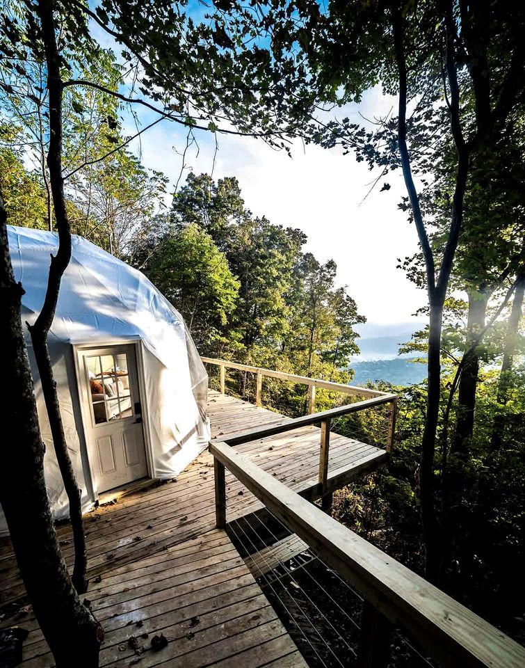 Elegant Family-Friendly Dome with Outdoor Shower, Jacuzzi and Views in Tennessee