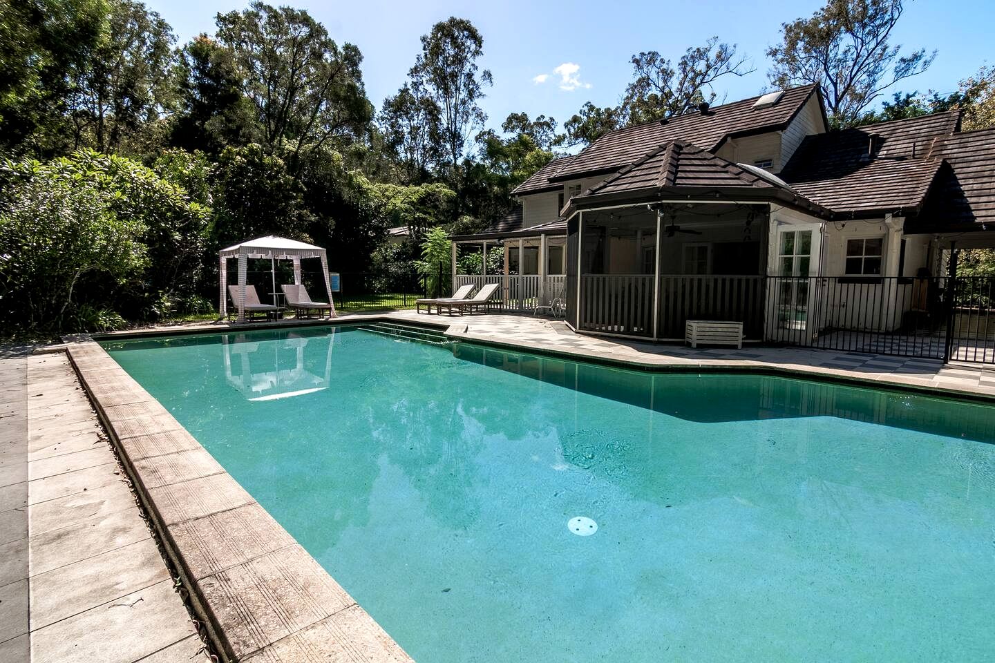 Modern Country-Style Home with Pool & Library near Theme Parks in Nerang, Queensland