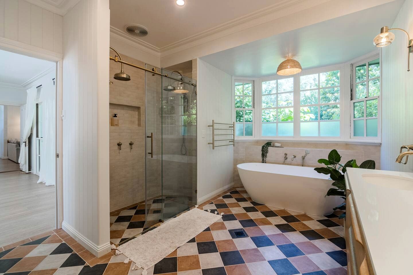 Modern Country-Style Home with Pool & Library near Theme Parks in Nerang, Queensland