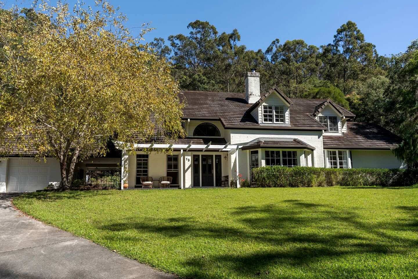 Modern Country-Style Home with Pool & Library near Theme Parks in Nerang, Queensland