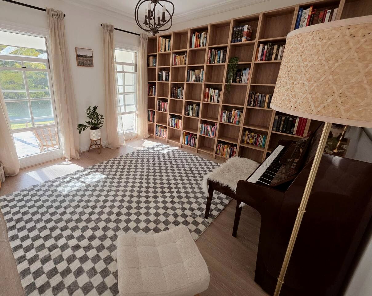 Modern Country-Style Home with Pool & Library near Theme Parks in Nerang, Queensland