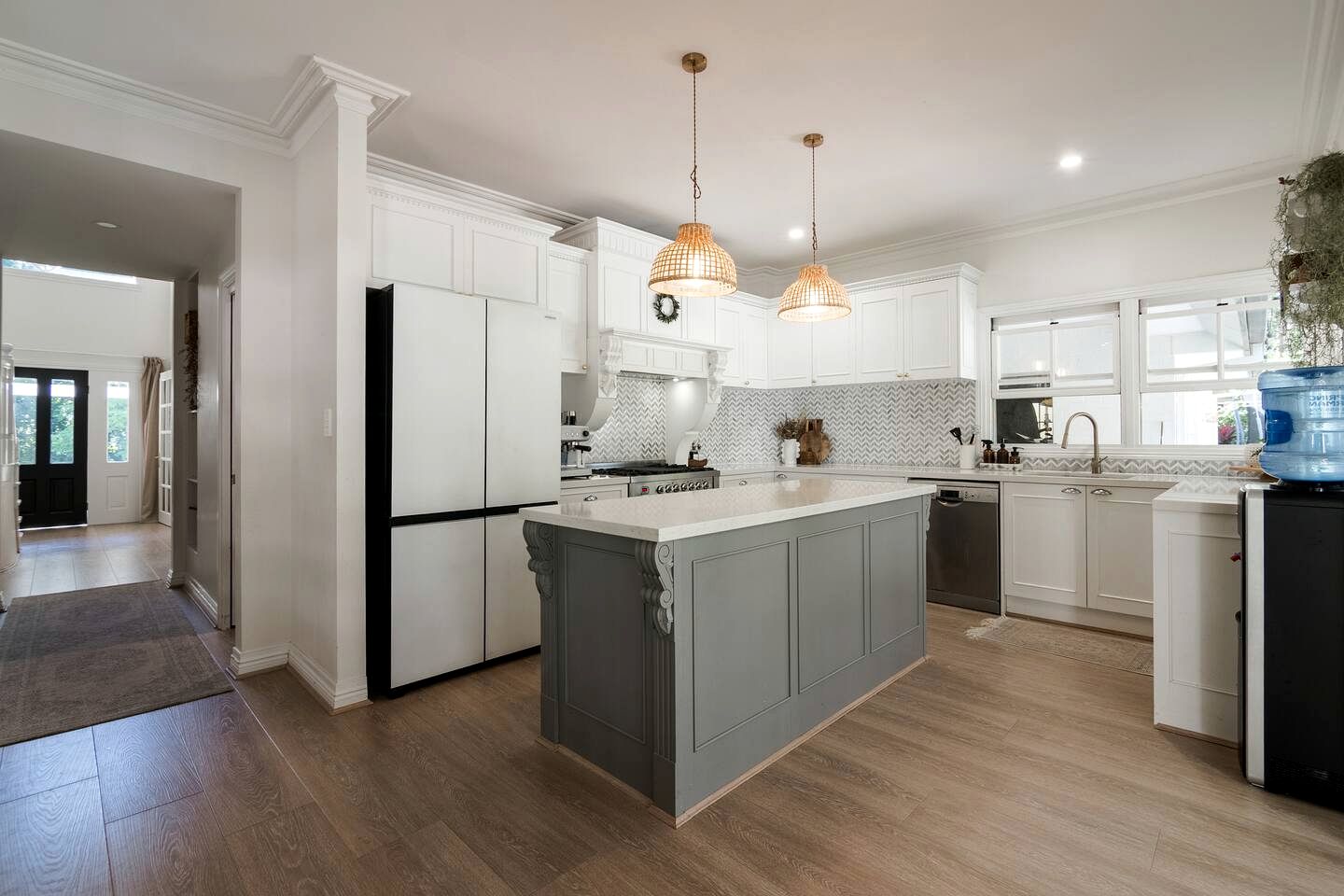 Modern Country-Style Home with Pool & Library near Theme Parks in Nerang, Queensland