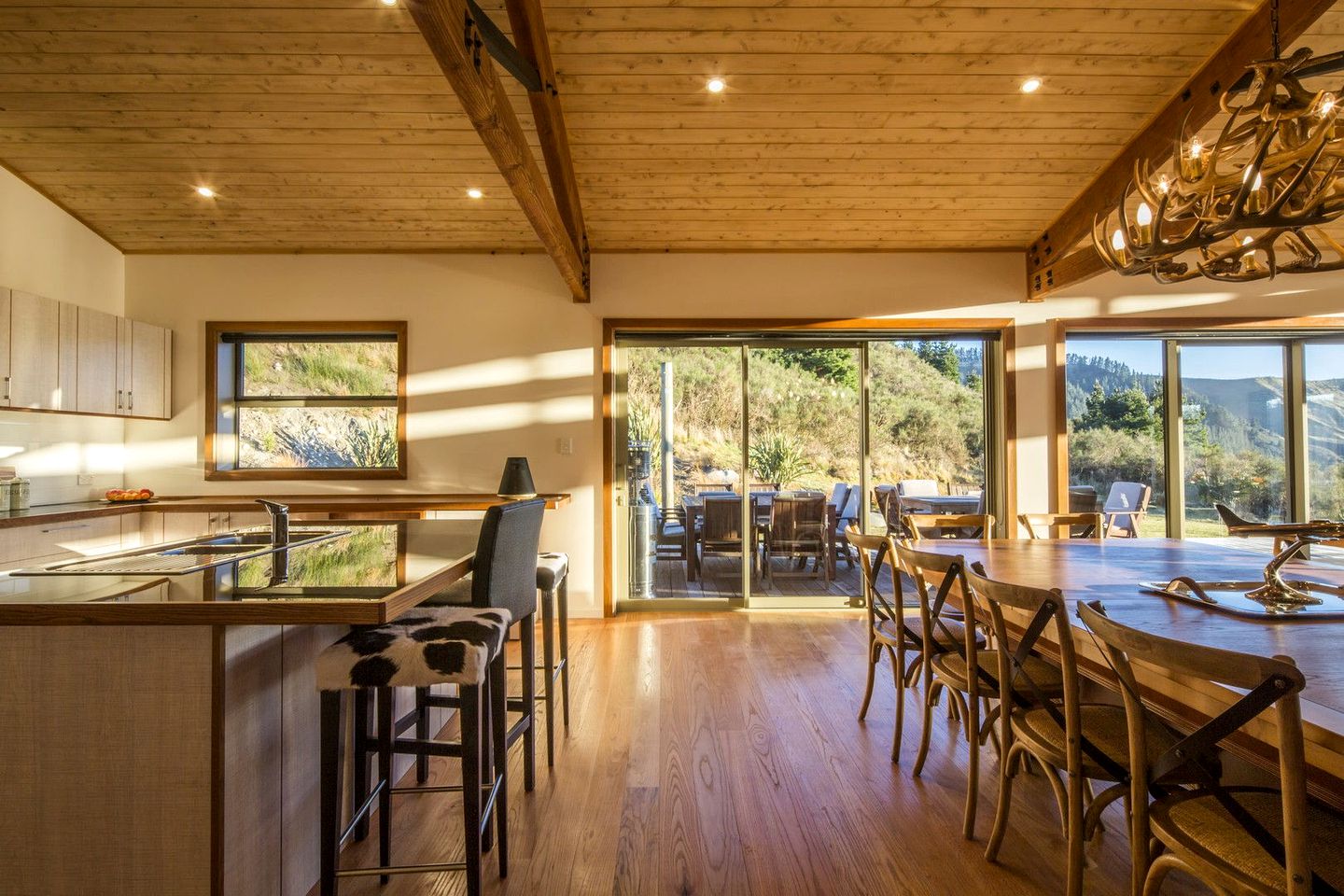 Elegant Hilltop Vacation Rental near Christchurch, South Island