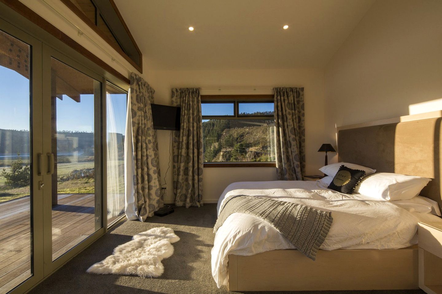 Elegant Hilltop Vacation Rental near Christchurch, South Island