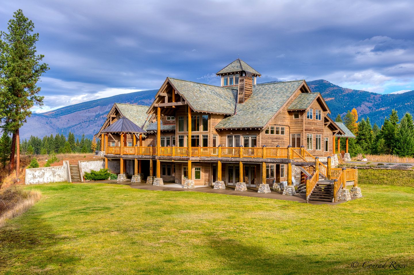 Elegant Lodge Suite for a Mountain Getaway in Northwest Montana