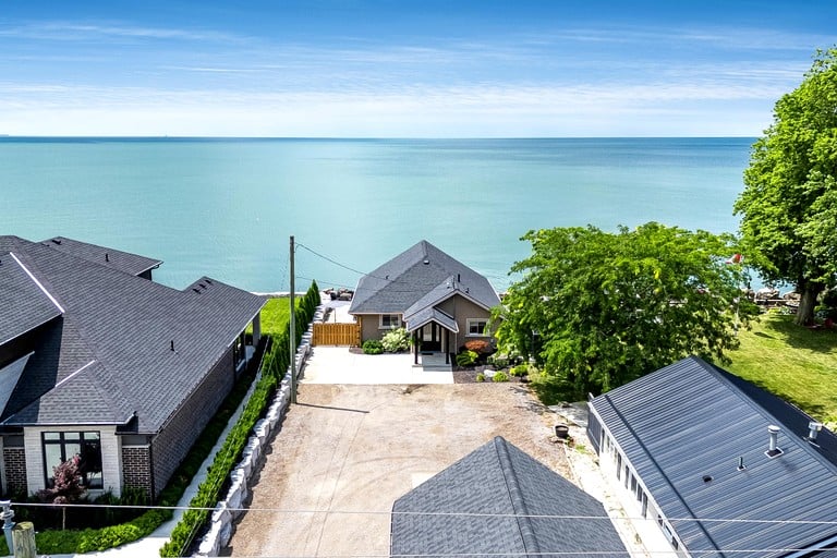 Cabins (Canada, Leamington, Ontario)