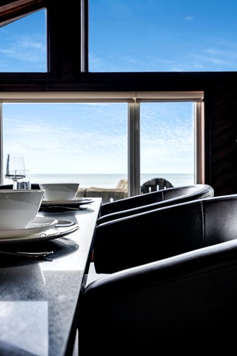 Cabins (Canada, Leamington, Ontario)