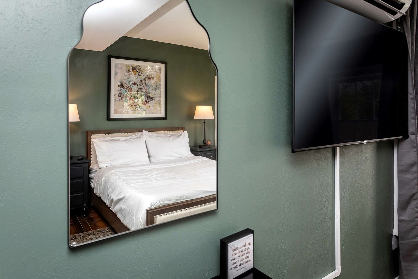 Opulent Mountain Vacation Rentals with Timeless Charm near Shenandoah National Park Virginia