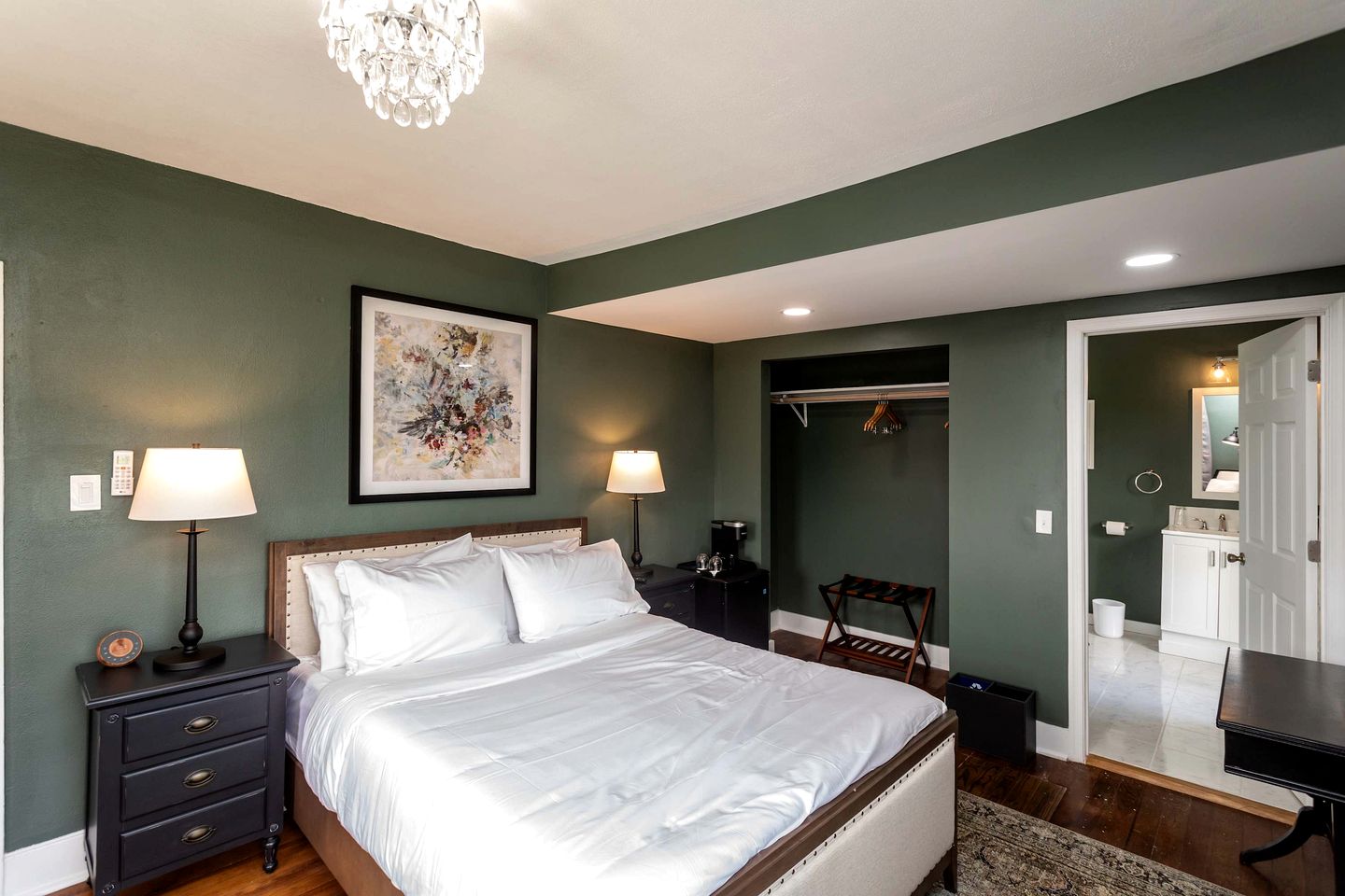 Opulent Mountain Vacation Rentals with Timeless Charm near Shenandoah National Park Virginia