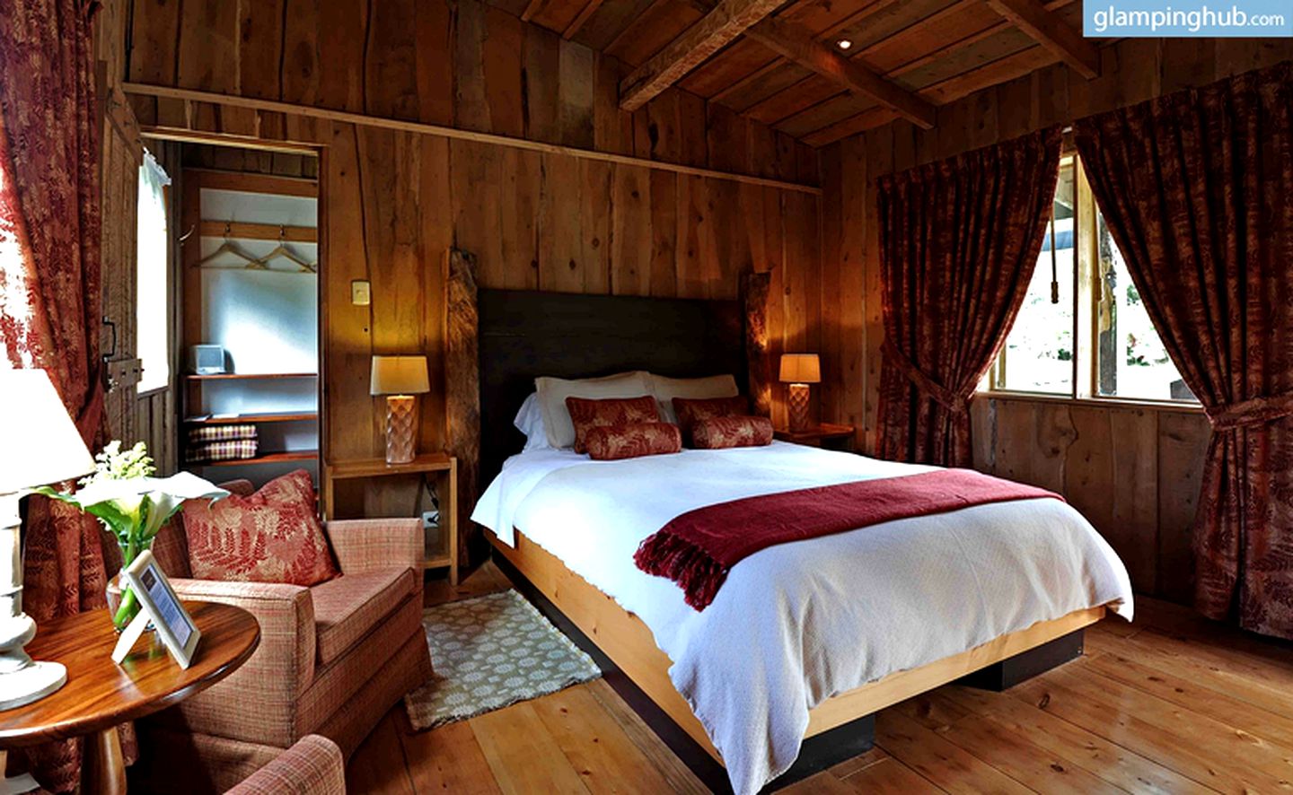 Elegant Lodge in Costa Rica Overlooking a Volcano and Cloud Forest