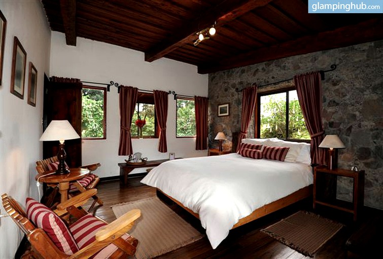 Cabins (Poasito , Heredia, Costa Rica)